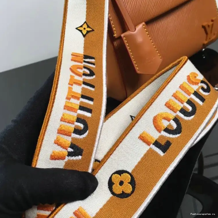 Fashionrepsfam ru 2208DJ0016 Bag LV 0815